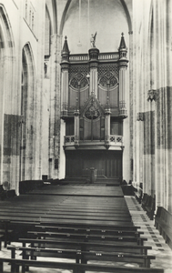 3100 Interieur van de Domkerk te Utrecht: het hoogkoor en het orgel.